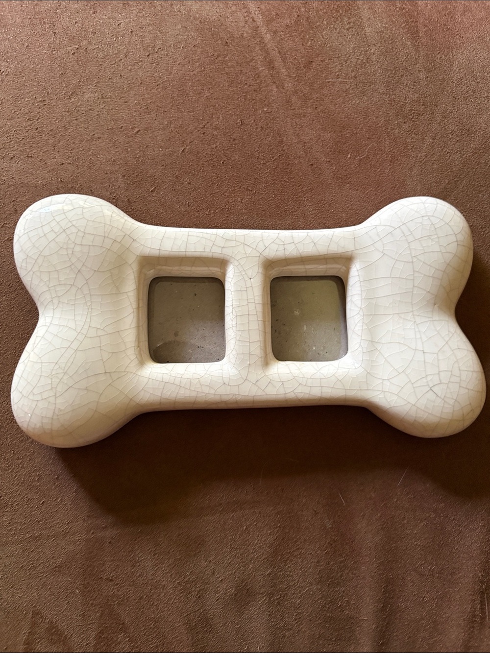 Mossy Oak Bone-Shaped Double Photo Frame in White and Black